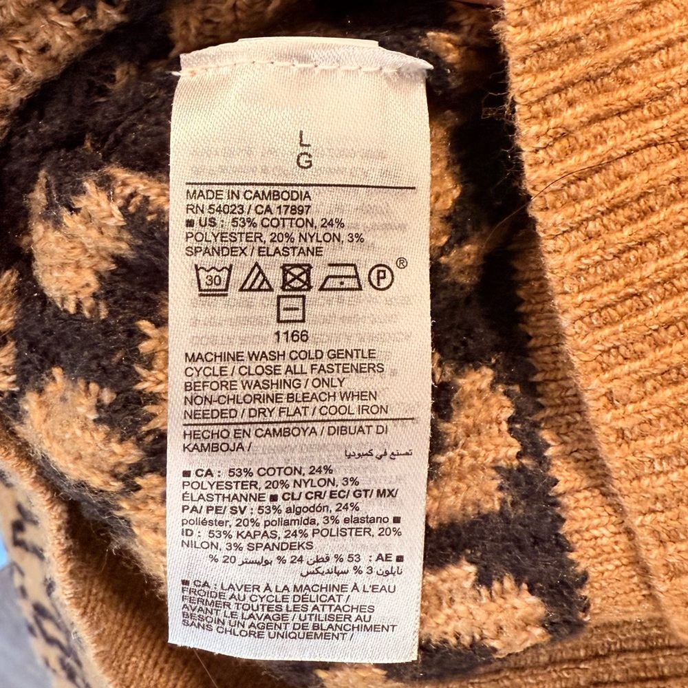 Old Navy Chettah Comfy Cardigan Sweater NWOT - Picture 4 of 4